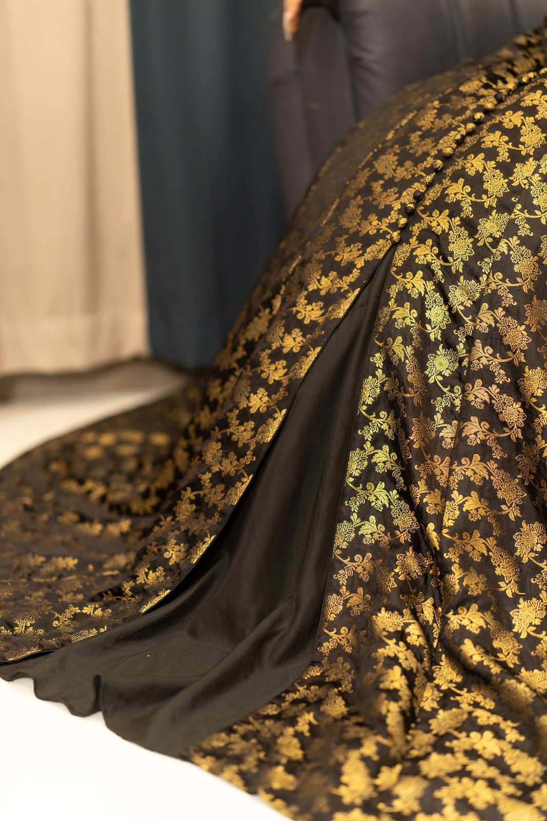 Shahana: 3-Piece Jamawar Latkan-Back Anarkali Set - Image 10