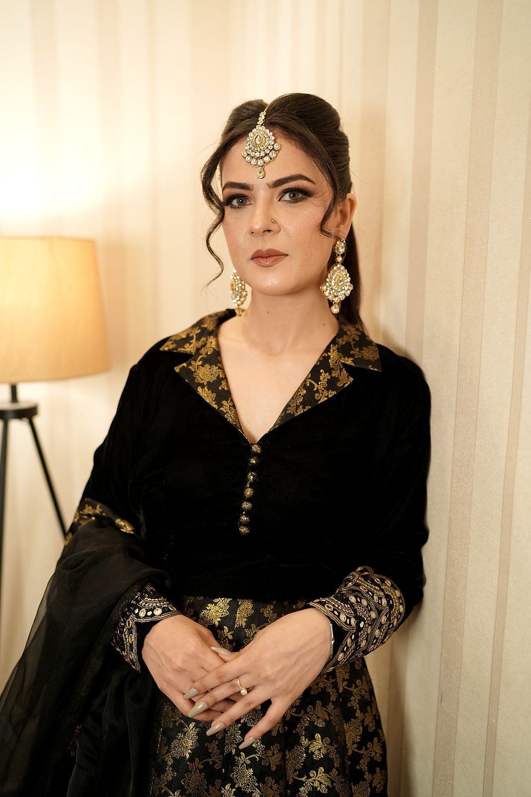 Sultana: 3-Piece Velvet Lapel-Collar Jamawar Lehenga Set - Image 2