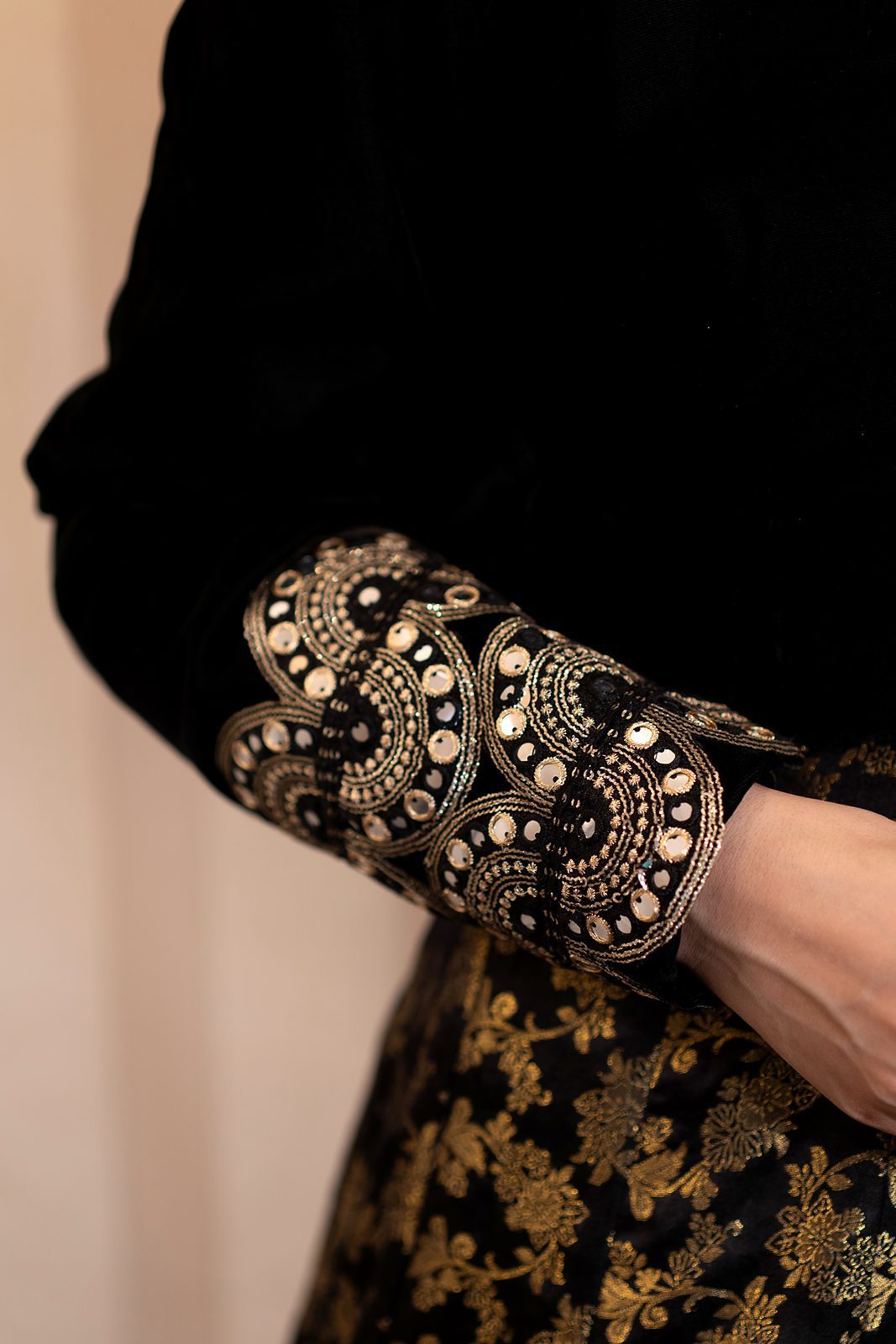 Sultana: 3-Piece Velvet Lapel-Collar Jamawar Lehenga Set - Image 4