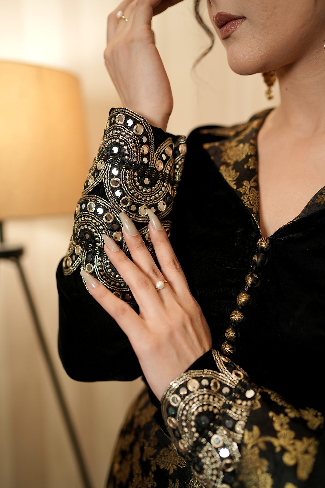 Sultana: 3-Piece Velvet Lapel-Collar Jamawar Lehenga Set - Image 5