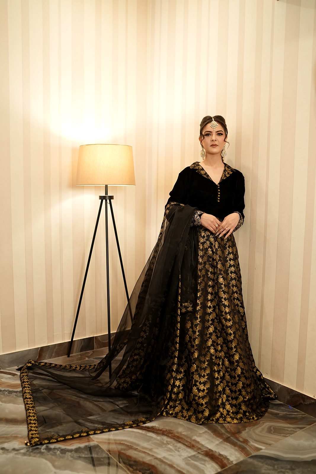Sultana: 3-Piece Velvet Lapel-Collar Jamawar Lehenga Set - Image 6