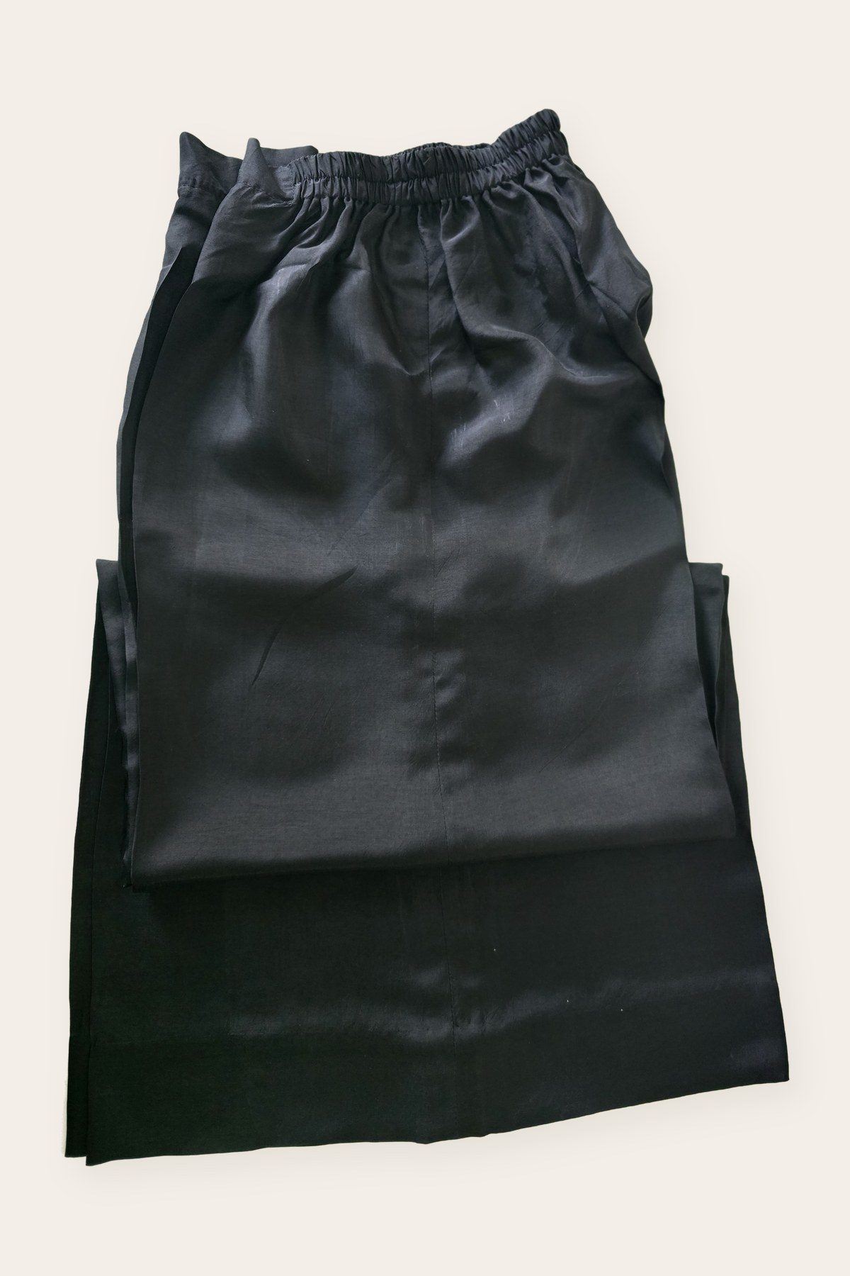 Black wide-leg palazzo in Éléganza Silk